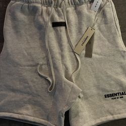 Essentials shorts size M light oat
