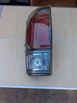2016-2023 Toyota Tacoma Tail Light