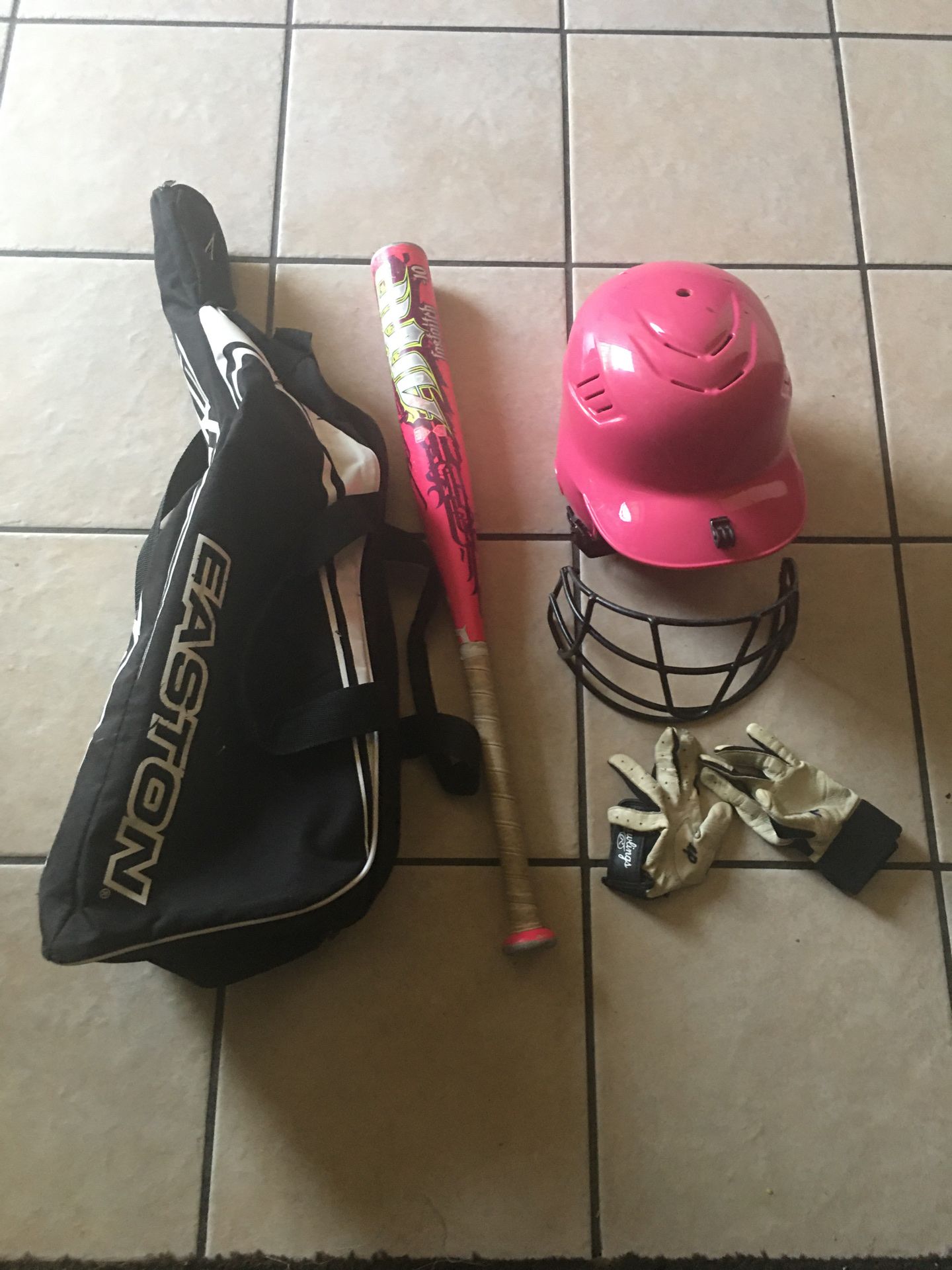 Softball Set (Helmet, gloves, bat, and bag)