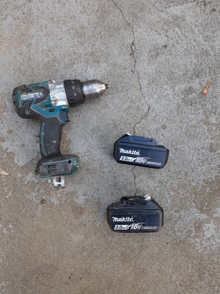 Makita drill and hammer 2 battery