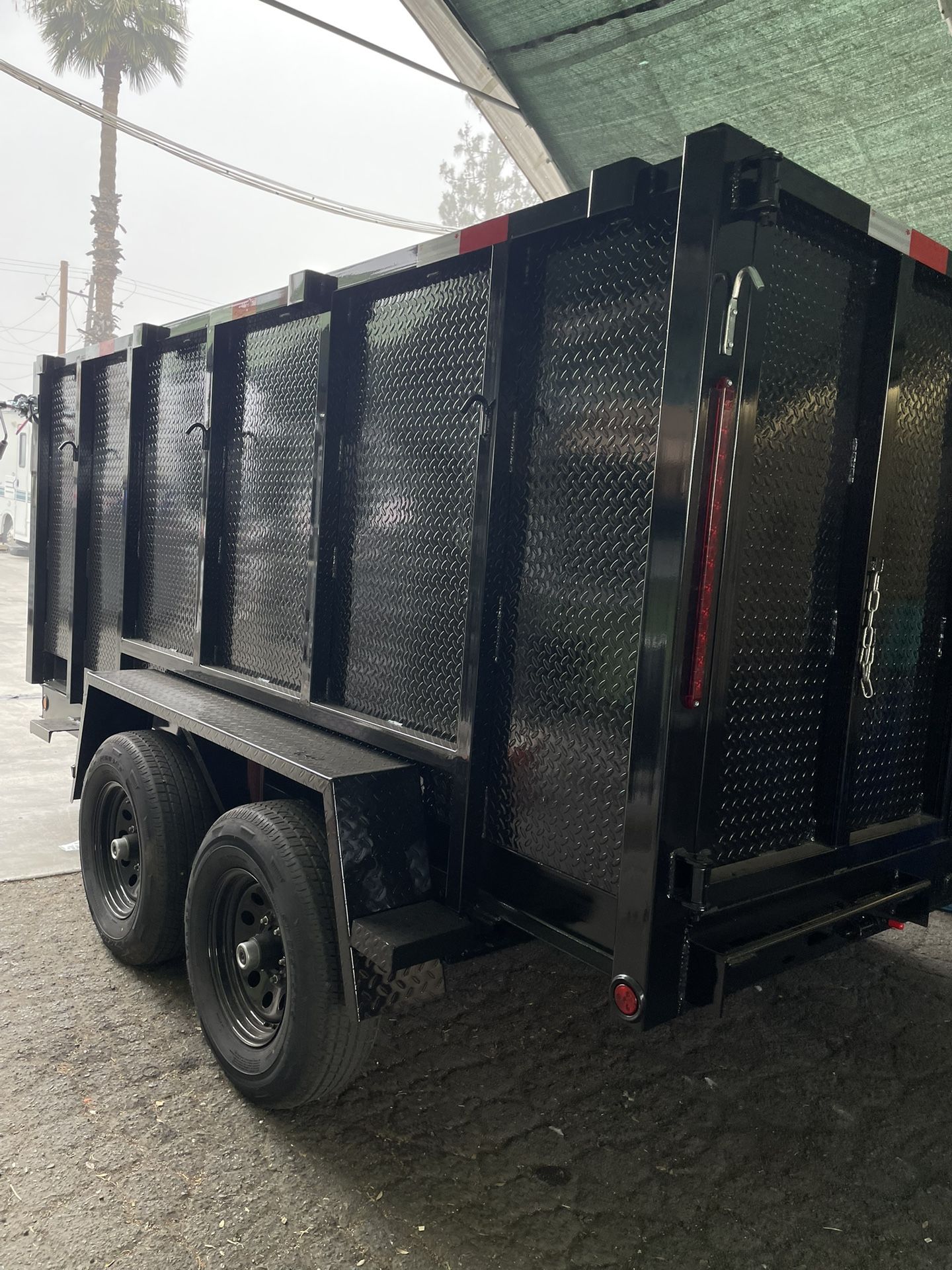 Our Scissor Lift Dump Trailer In Stock 🤩