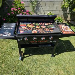 blackstone 36in Griddle With hard cover and folding shelves  read the description 