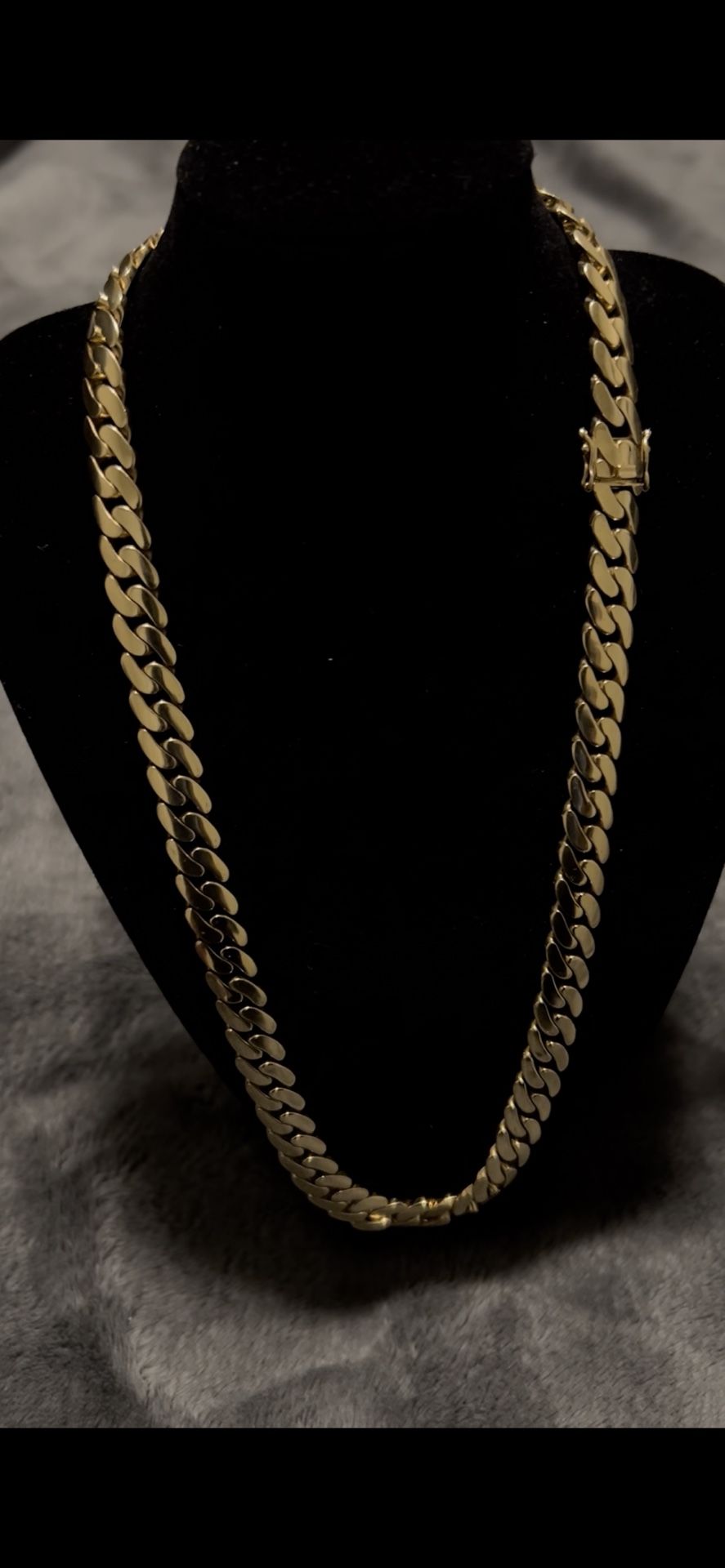 Brand new 10k gold sleek Miami Cuban 20inch chain 9.5mm 39.6 all real gold no trades…