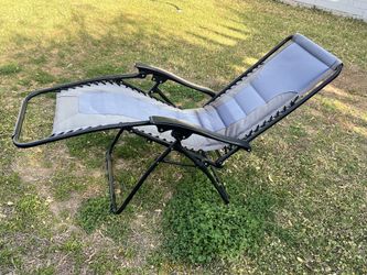 Lay flat lounger chair