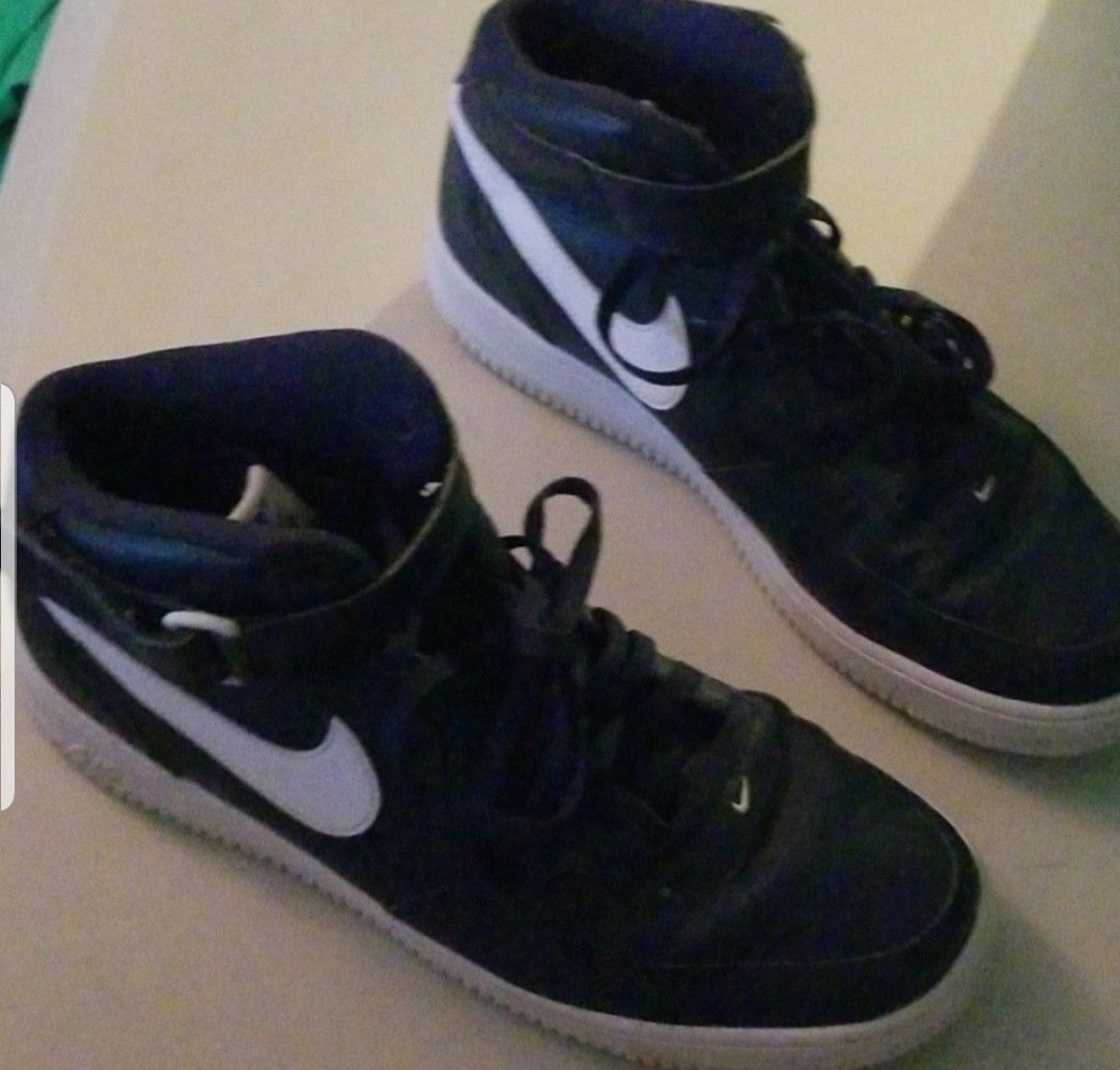 Men's Nike Air shoes size 11 like new