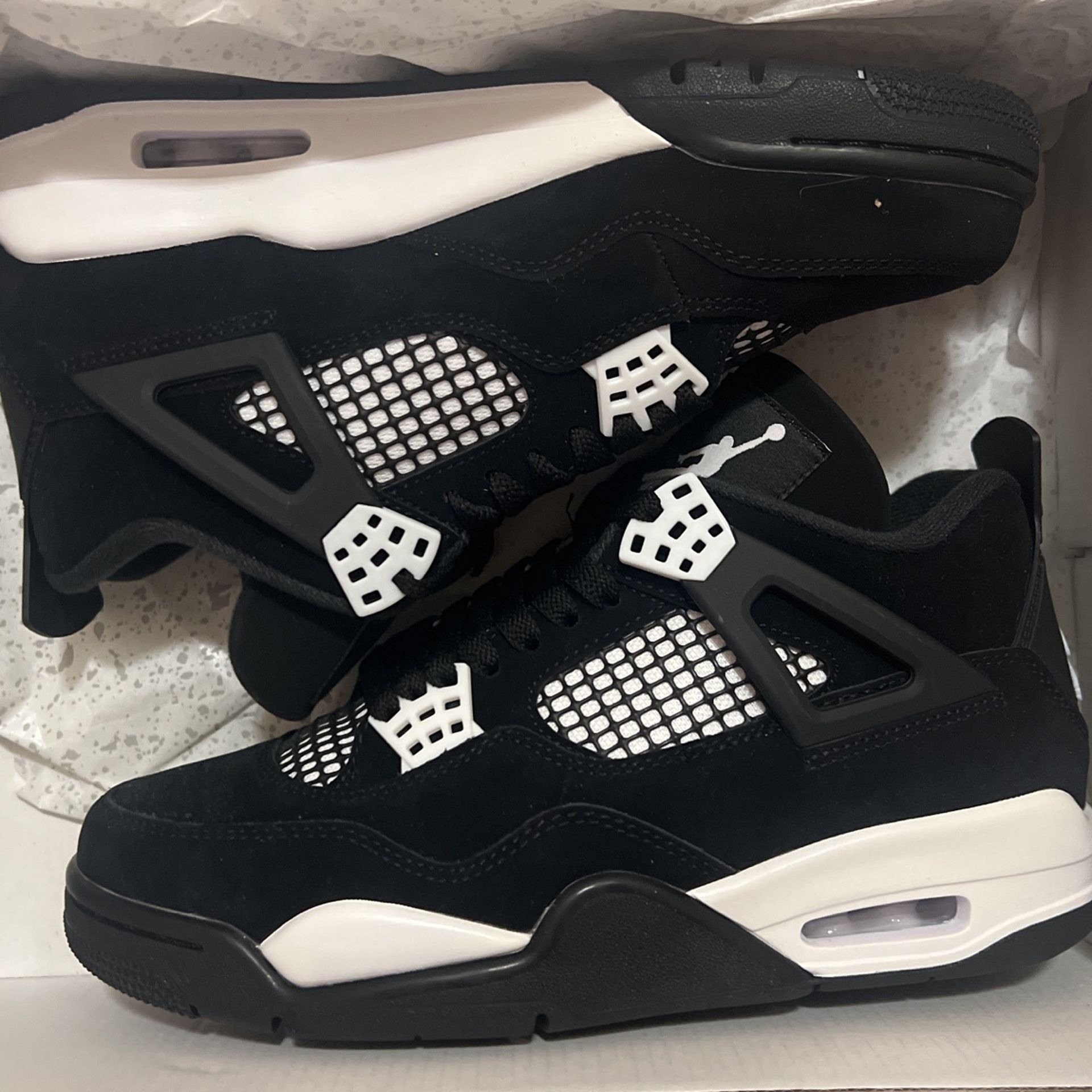 Air Jordan 4 Retro’s Men’s Size 7