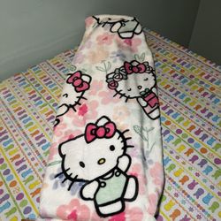  Hello Kitty Blanket
