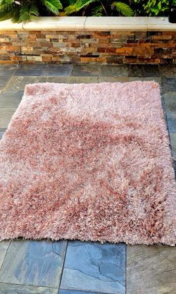 Pink carpet 5 1/2 to 4ft