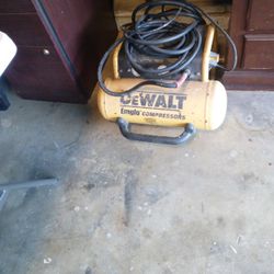 DeWalt 4.5 Gallon Portable  Air Compressor 
