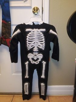 Skeleton costume Small for ages 3 and up.
