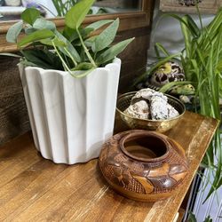 Vintage Floral Hand Carved Dark Brown Wood Bowl Trinket Tray Catchall Boho Island Tiki Hawaiian 