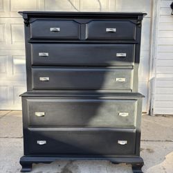 ‼️BLACK 5 DRAWER DRESSER‼️FOR SALE 100$ OR BEST OFFER‼️GOOD CONDITION🚚DELIVERY AVAILABLE🚚