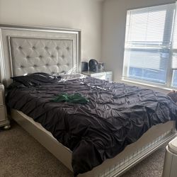 QUEEN BED SET 