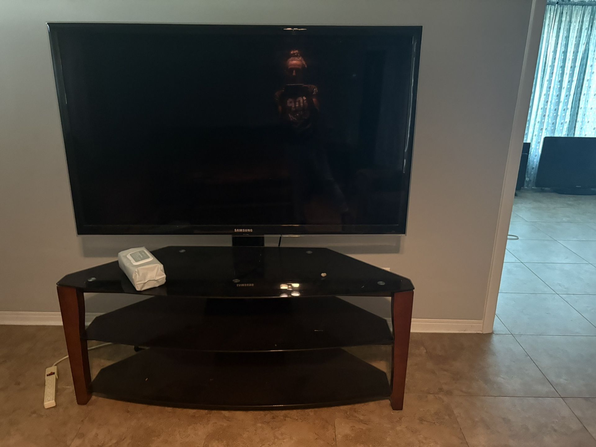 Samsung Tv 62 “ With Glass Tv Stand