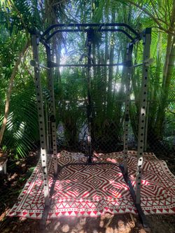 HEAVY DUTY CAGE WITH ATTACHMENTS GYM QUALITY