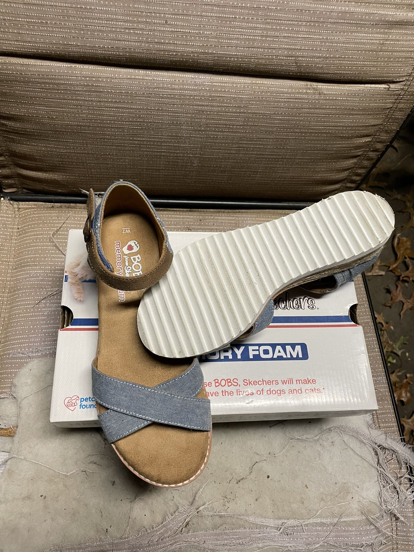 Sketcher Bob’s memory foam women’s size 7 sandal