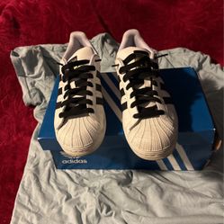 white adidas superstars 