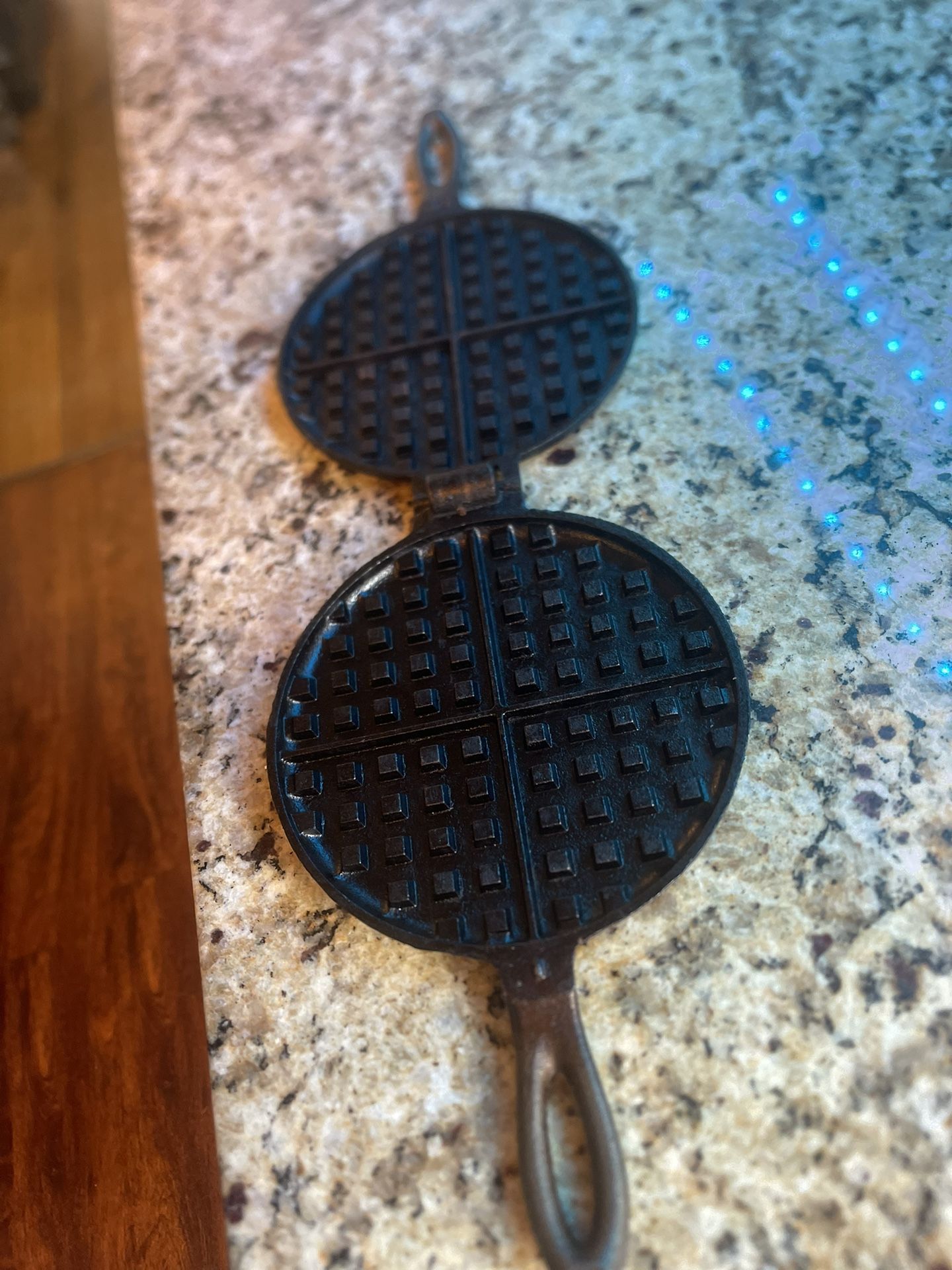 Rome cast Iron Waffle Maker for Sale in WA OfferUp