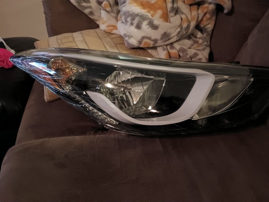 2014-2016 Hyundai Elantra Passenger Headlight