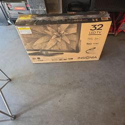 32 In Insignia TV In Box 