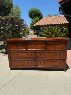 BEAUTIFUL Solid Wood  7-Drawer Dresser (Read Description)