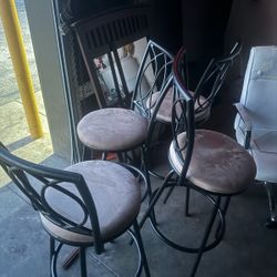 4 Bar Stools

