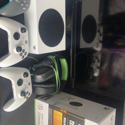  Xbox Series S 2 Controllers And 1 Terabyte And A Bluetooth Headset
