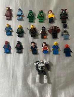 LEGO Minifigures Mixed Lot of 19 and weapons bundle sale
