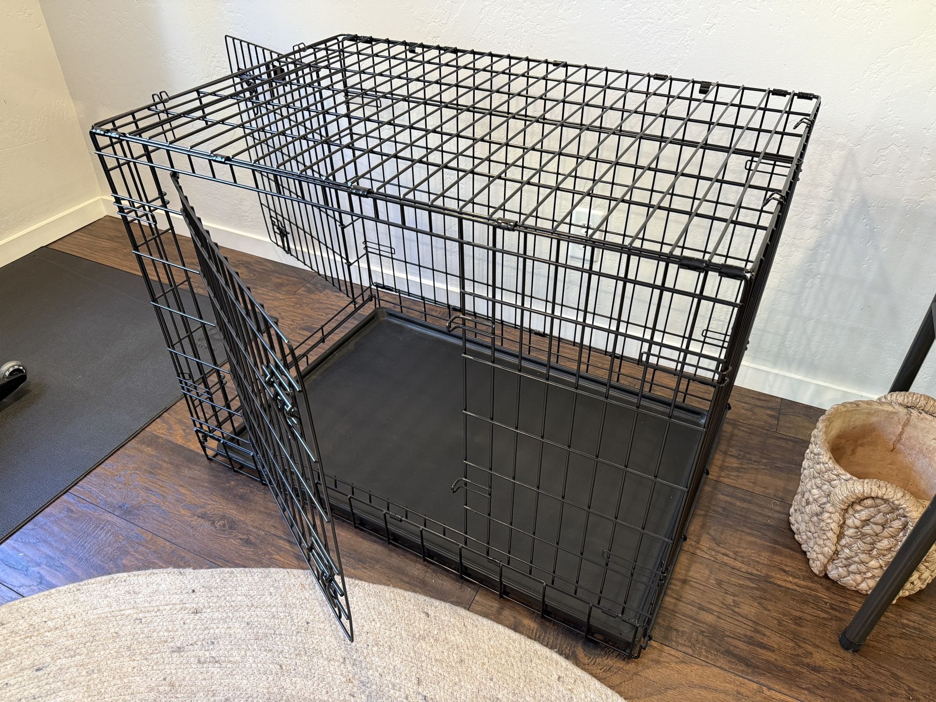 Wire dog kennel with two doors