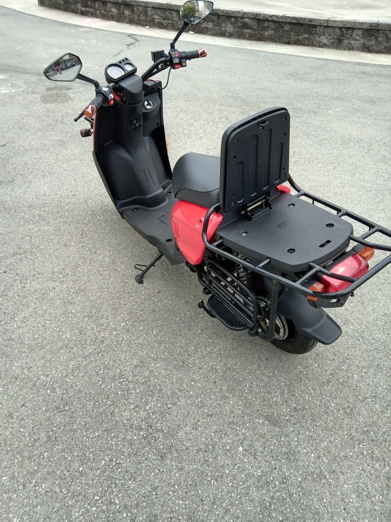 Zev Model 2700 & Electric Bike & Color Red
