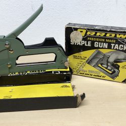 Vintage Arrow T-55 Staple Gun Tacker w/ Staples