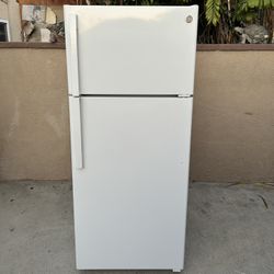GE Fridge White 18cu Ft 28x29x67🛑👍3 MONTHS WARRANTY 