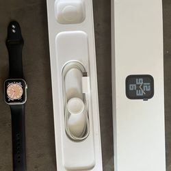 Apple iWatch SE with Cellular, GPS, Heart / Fall 911 emergency automatic calling - like new with original box and charger