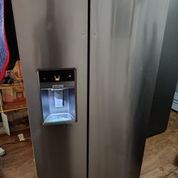 Refrigerator 