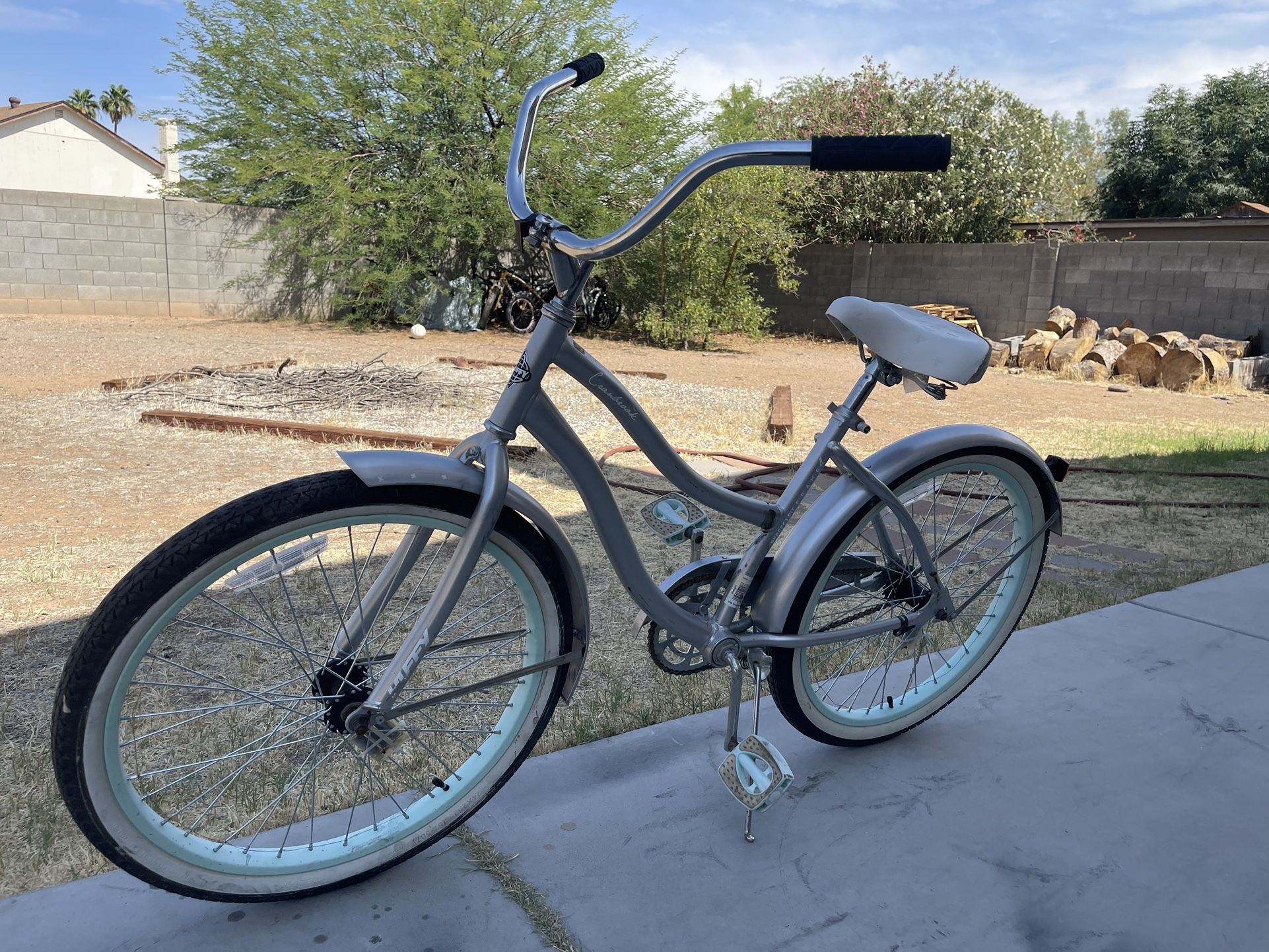 Girls/Women’s Beach Cruiser Bike (24’)