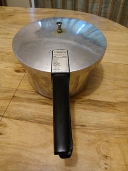 PRESTO PRESSURE COOKER,  4 QUART