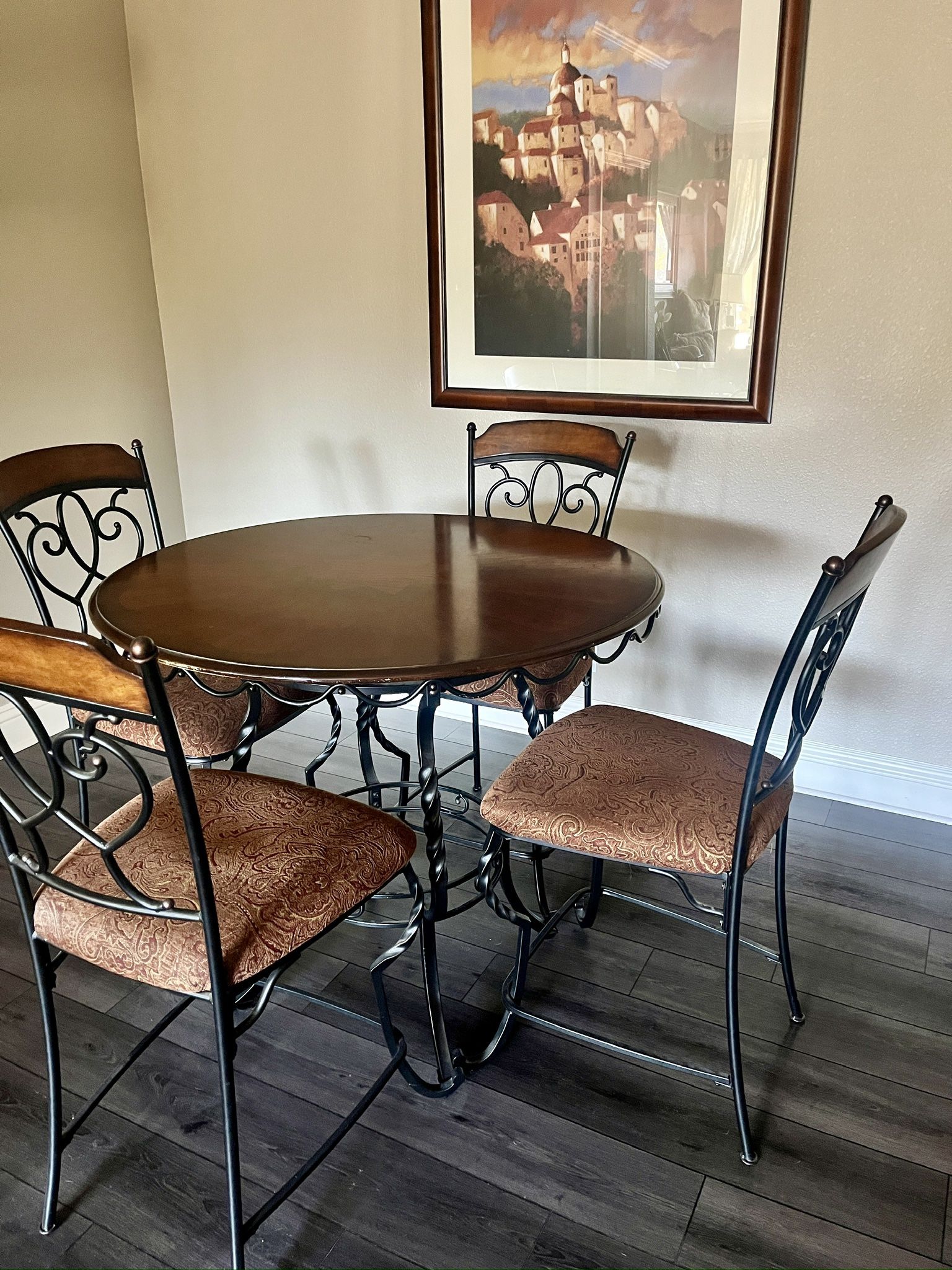 Dining Room Table & Chairs