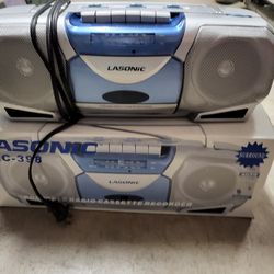 #2 New Portable AM/FM Cassette Player and Recorder