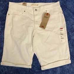 Women’s White Levi’s Shorts Size 14