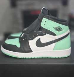 Nike Air Jordan 1 Retro High OG Green Glow GS Sneakers