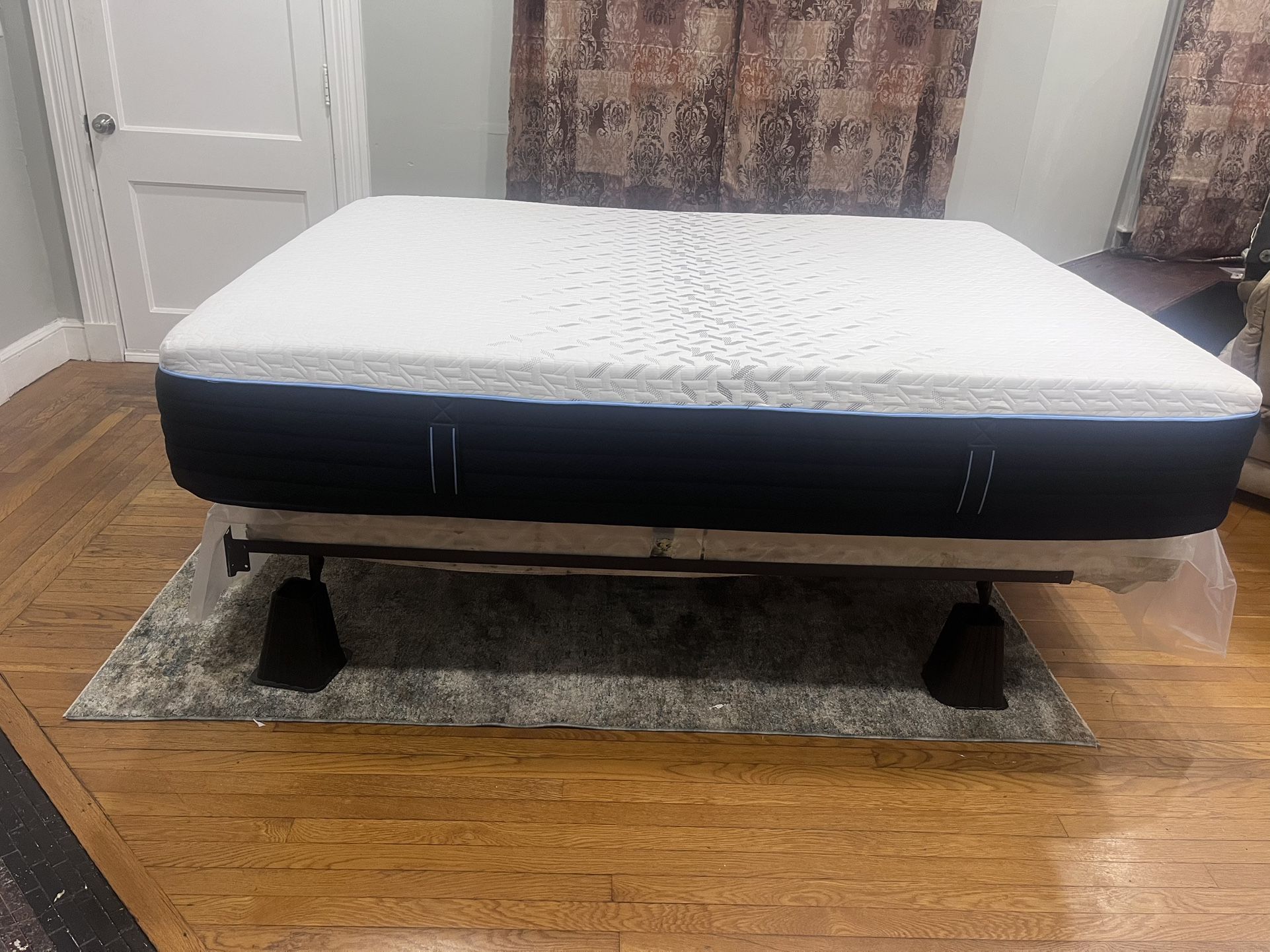 AS2, King, Like New, Perfect Condition
