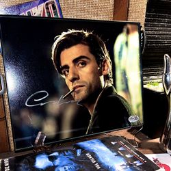 Oscar Isaac Autograph