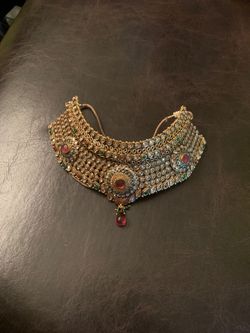 Antique style choker