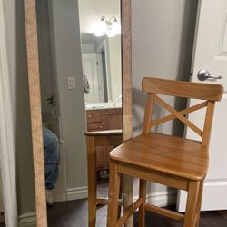 Mirror and high chair 