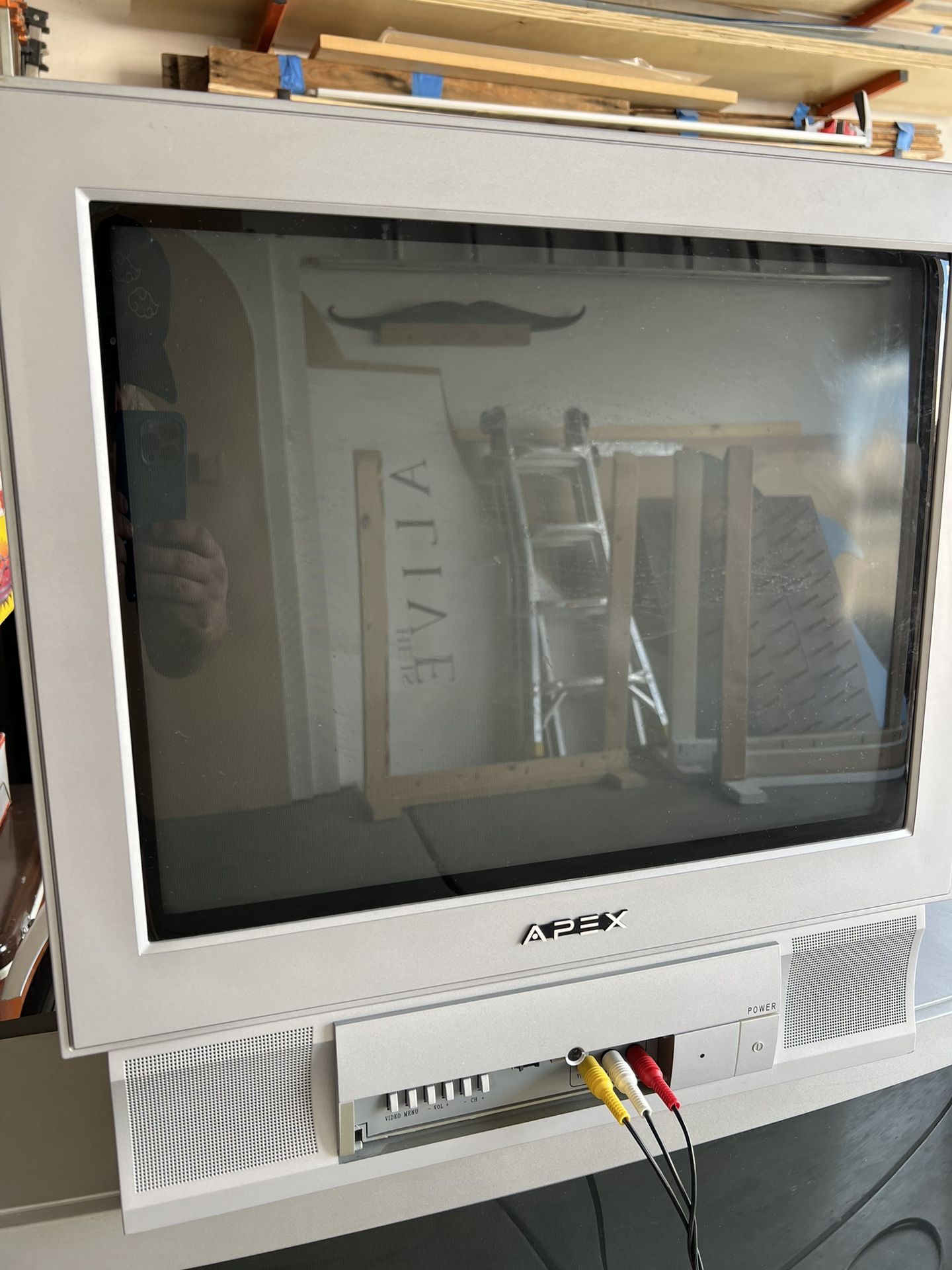 Apex 21in Color Crt Tv