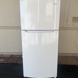 Frigidaire FFHT1425VW-XNA Top Freezer Refrigerator