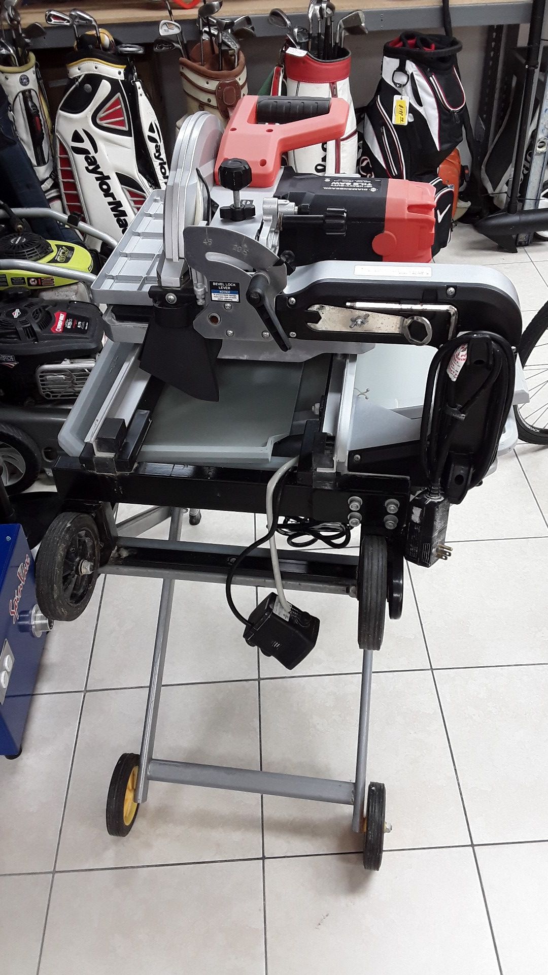 DIAMONDBACK 64684 10" Heavy Duty Wet Tile Saw with Sliding Table