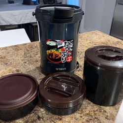 Insulated lunch box