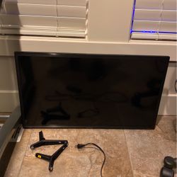 32 Inch Sharp Tv, With Roku Tv