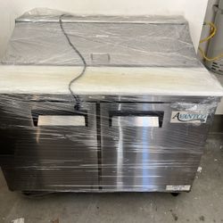 Avantco Sandwich Prep Table Refrigerate